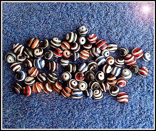 Korálky - Pruhované handmade korálky - 5368274_