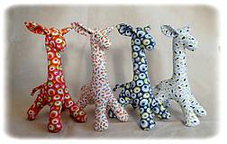 Hračky - veselá žirafka (18 cm s hrkálkou) - 5382773_