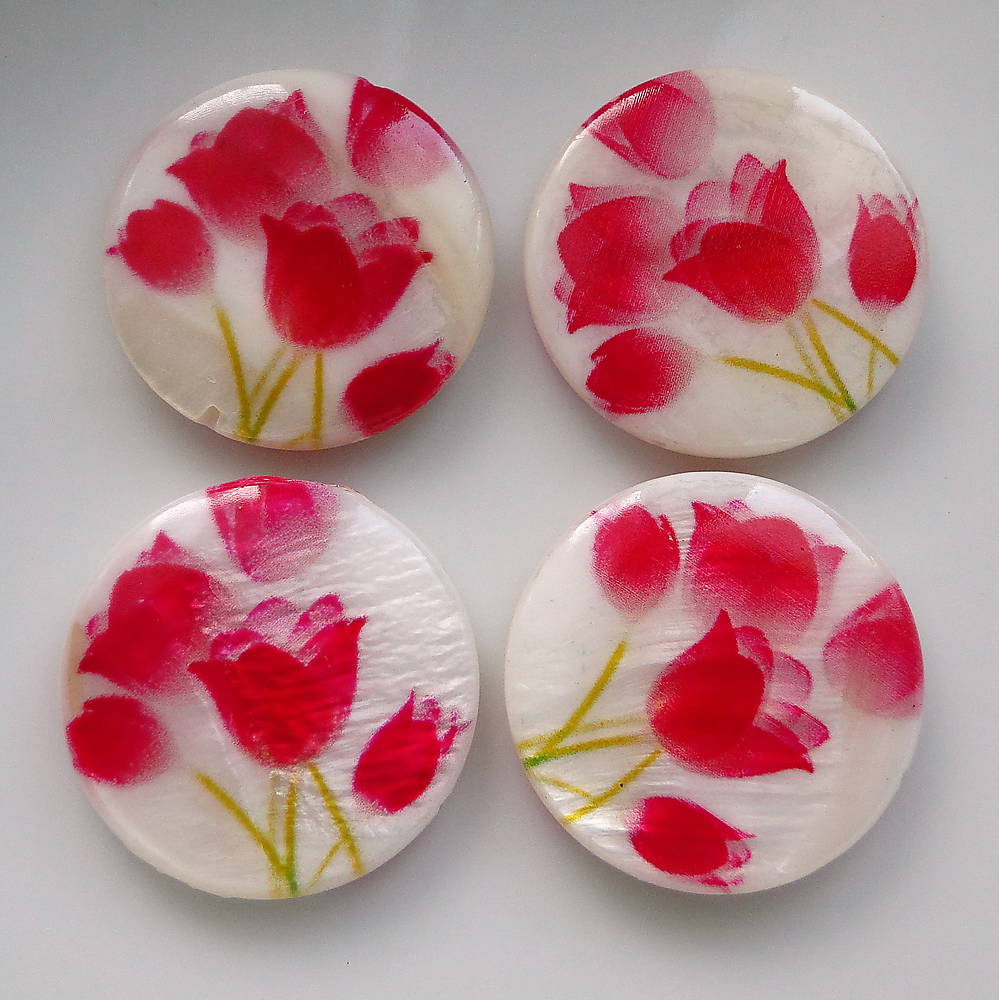 Perleťová placka 25mm tulipány-1ks (č.1)