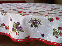 Úžitkový textil - obrus "lesné plody" s paličkovanou krajkou - 5413574_