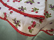 Úžitkový textil - obrus "lesné plody" s paličkovanou krajkou - 5413577_