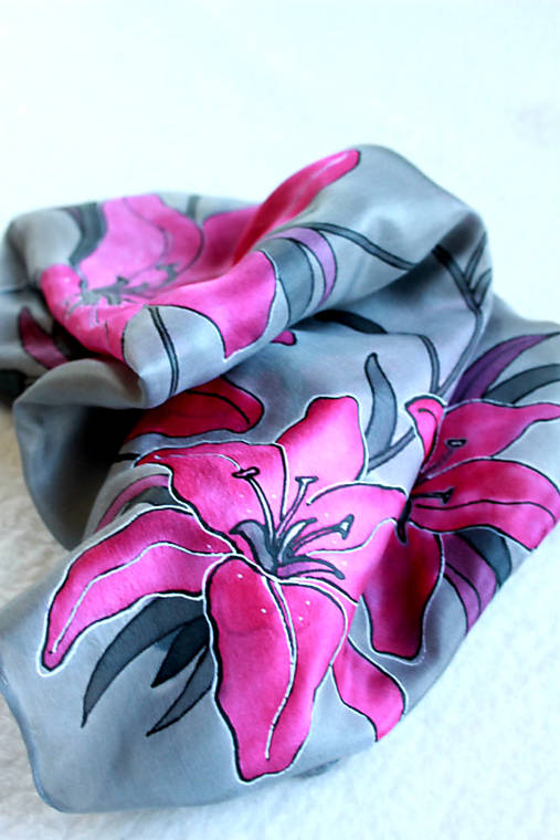 Ručne maľovaná hodvábna šatka s kvetmi - Ružové ľalie