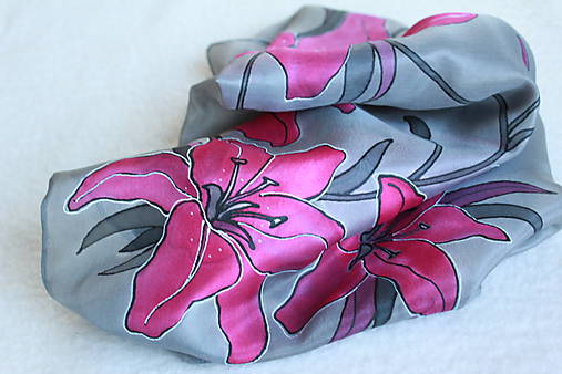 Ručne maľovaná hodvábna šatka s kvetmi - Ružové ľalie