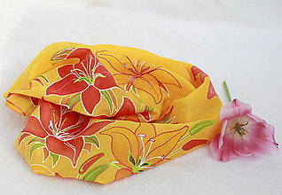 Šatky - Ručne maľovaná hodvábna šatka s kvetmi- Ľaliový úlet - 5431427_