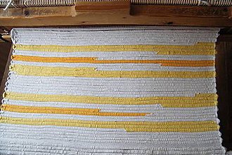 Úžitkový textil - Tkaný bielo-žlto-oranžový koberec - 5446810_