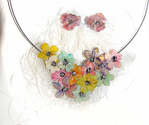 lel tanečnice- kvetinový náhrdelník a náušnice