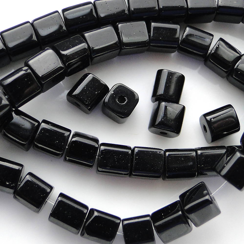 Sklenená kocka 4mm-1ks