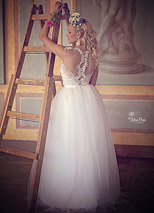 Šaty - Svadobné šaty vyšívané korálkami s tylovou princeznovskou sukňou - 5597690_