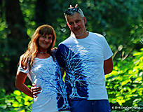 Topy, tričká, tielka - Dámske a pánske tričká párové s motívom stromov, batikované a maľované PREPLETENÍ - 5630748_