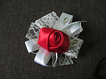 Náramky - svadobný náramok pre družičky s čipkou, ružičkou a štrasom - 5650366_
