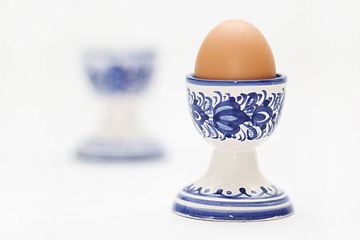 Modrý stojan na vajíčko