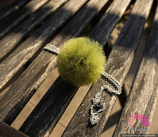 Náhrdelníky - Prívesok bombuľka na retiazke - 5685183_