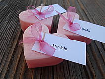 Darčeky pre svadobčanov - Ružové srdiečka s kartičkou - 5704600_
