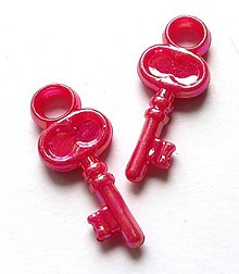 Korálky - Plastový kľúčik - ružová tmavá (1 ks) - 5732344_