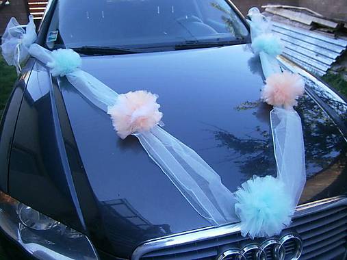 Dekorácie - POM - POM výzdoba na svadobné auto - 5788469_