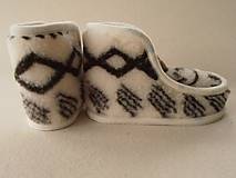 Ponožky, pančuchy, obuv - Papuče z ovčieho runa VLNIENKY - 5795881_