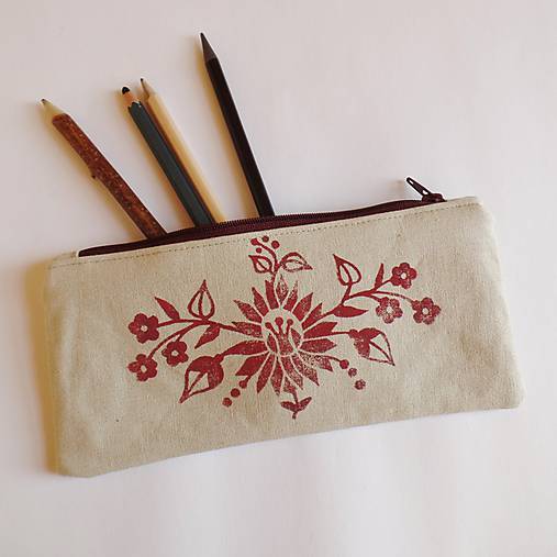 Taštičky - Ľanový peračník s kvetovou potlačou - bordový - 5812959_