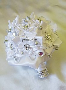Kytice pre nevestu - svadobná látková kytica biela s perličkami - 5823317_