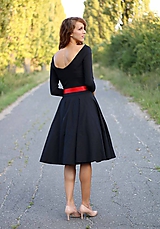 Šaty - Šaty s kruhovou sukňou a výstrihom na chrbte - 5843779_