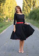 Šaty - Šaty s kruhovou sukňou a výstrihom na chrbte - 5843786_