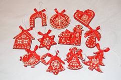 Dekorácie - Vianočné ozdoby drevené červené a smotanové - 5911554_