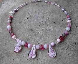 Náhrdelníky - Náhrdelník s kvapkami (Ružové kvietky v sklenených slzičkách č.1460) - 5911435_