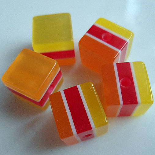 Živicové korálky-kocka-1ks (10mm-žltá/or/červená)