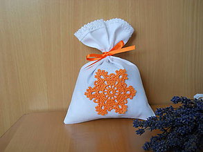 Úžitkový textil - Levanduľové vrecúško s oranžovou vločkou - 5950529_