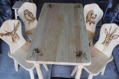 drevené stoličky, drevený stôl