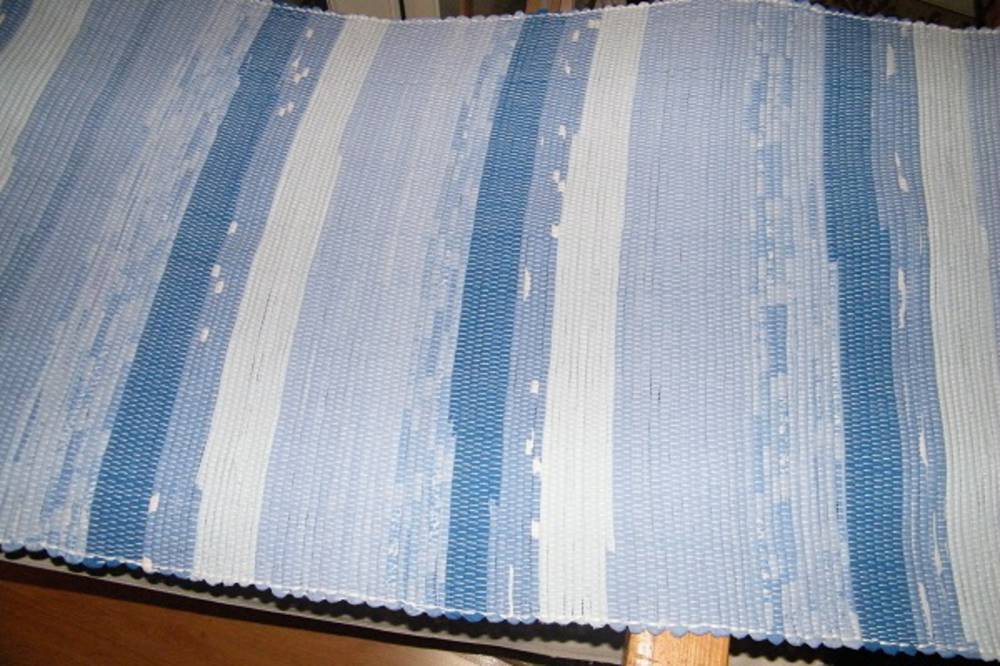 Tkaný koberec modro ladený