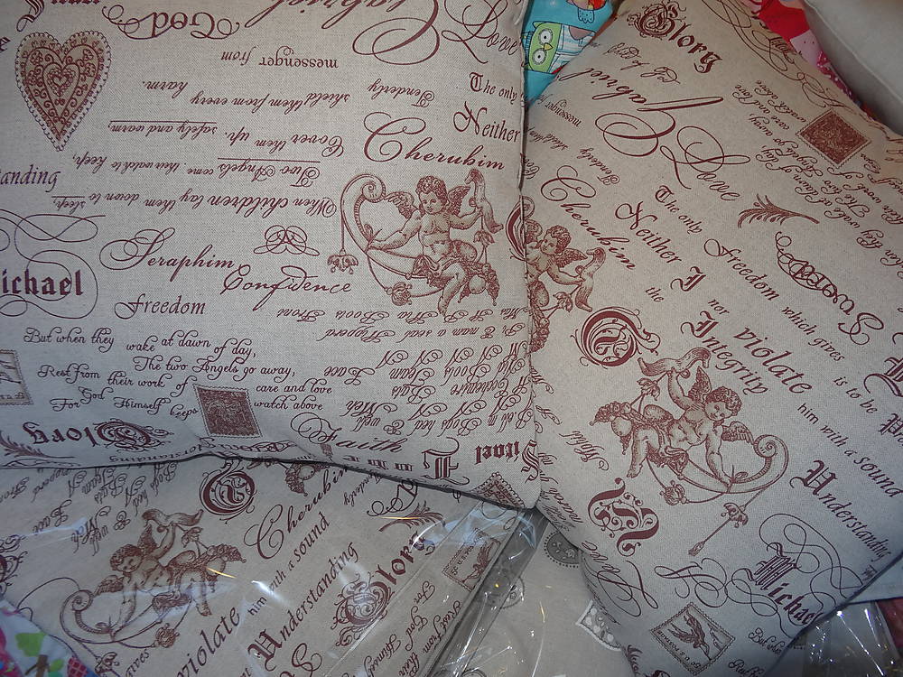 závesy a dekoračné vankúše na želanie:) už u majitela:)