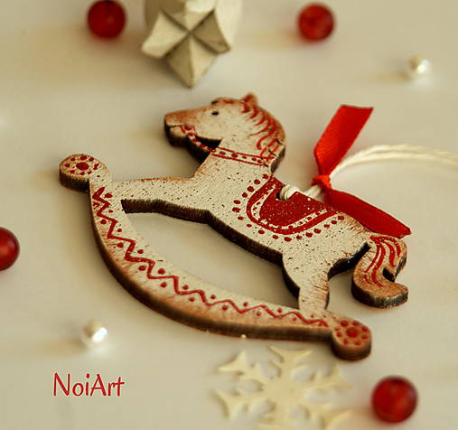 Vianočná rustikálna ozdoba Koník vlnkovaný