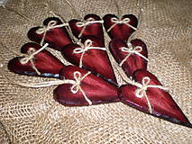 Dekorácie - Červené drevené srdiečka - 6094010_
