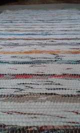 Úžitkový textil - koberec biely s rôznofarebnými pásikmi 160x73cm - 6104565_