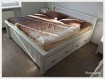 Nábytok - Manzelska  postel vyrobena zo starych dubovych hranolov - 6126795_