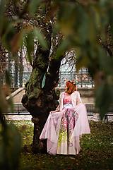 Šaty - šípková Ruženka - maľba na spoločenských šatách - 6152113_