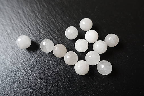 Minerály - Kremeň snežný fazetovaný 10mm - 6178397_