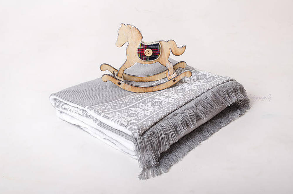 Teplá pletená deka do kočíka a postieľky OEKO-TEX® - Nórsky Vzor - Sivá