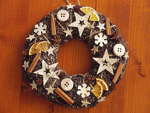 Dekorácie - Zlatý veniec s hviezdami - 6201323_