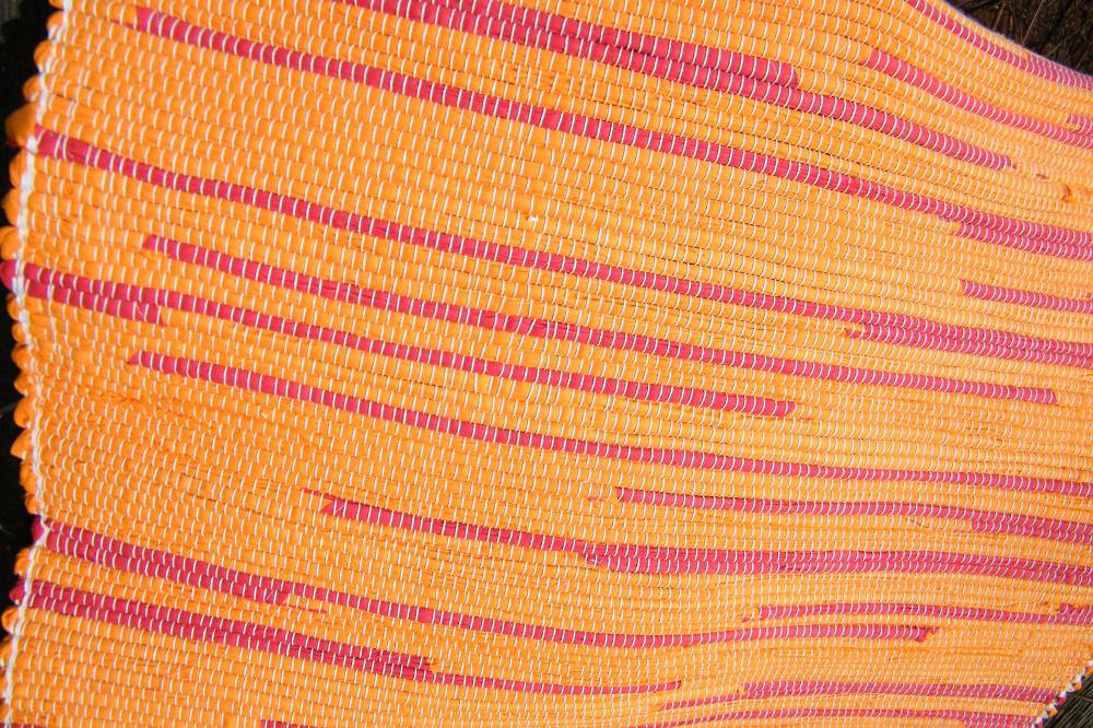 Tkaný koberec oranžovo - červený