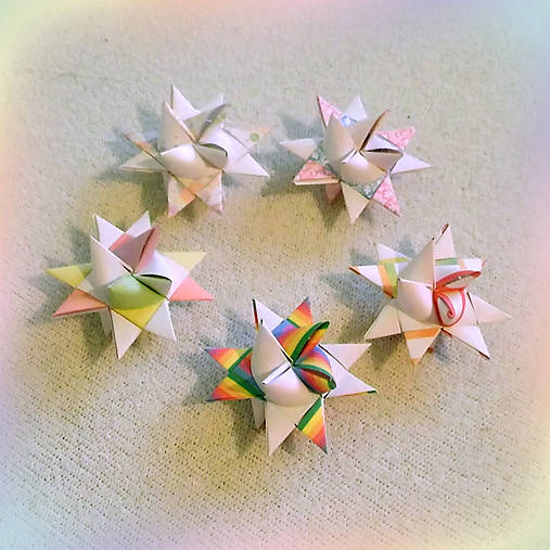 Vianočná 3D hviezda z papiera dúhová (skladom)