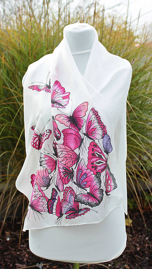 Ručne maľovaná hodvábna šatka s motýľmi - Motýlí žúr-cyklámen