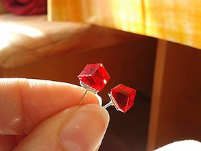 Náušnice - Swarovski Red Cubes (3D kocky) - 6357160_