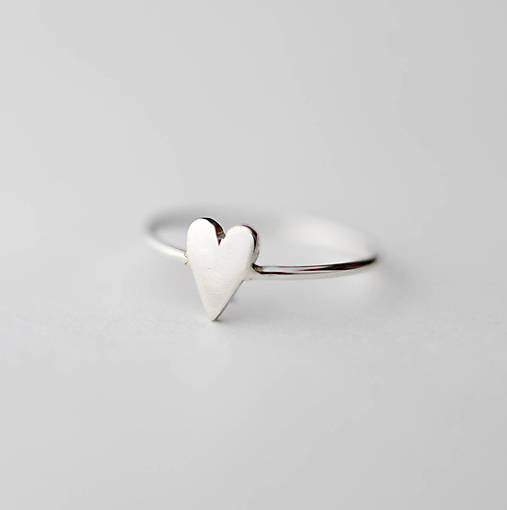 minimalistický prsteň - srdiečko