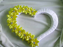 svadobné srdce so žltými kvetmi