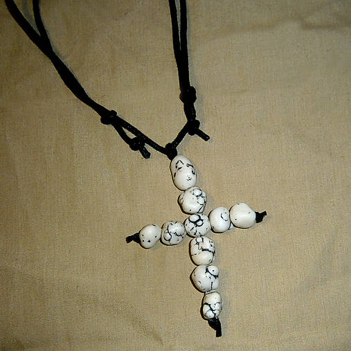 Náhrdelníky - Krížik kamienkokorálkový - 6495906_