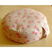 Úžitkový textil - FILKI šupkový sedák (hríbik) 8 cm (ružičkový s uchom) - 6513497_
