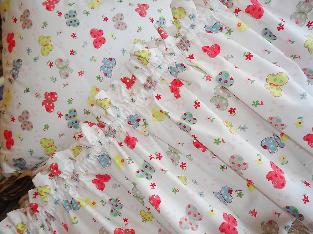  záclonka a vankúšiky-Jar sa už sa blíži:)