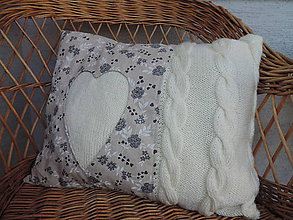 Úžitkový textil - Romantický bavlnený vankúš s pleteninou - 6581409_