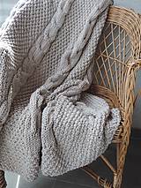 Úžitkový textil - Pletená deka s osmičkovým vzorom - 6590135_